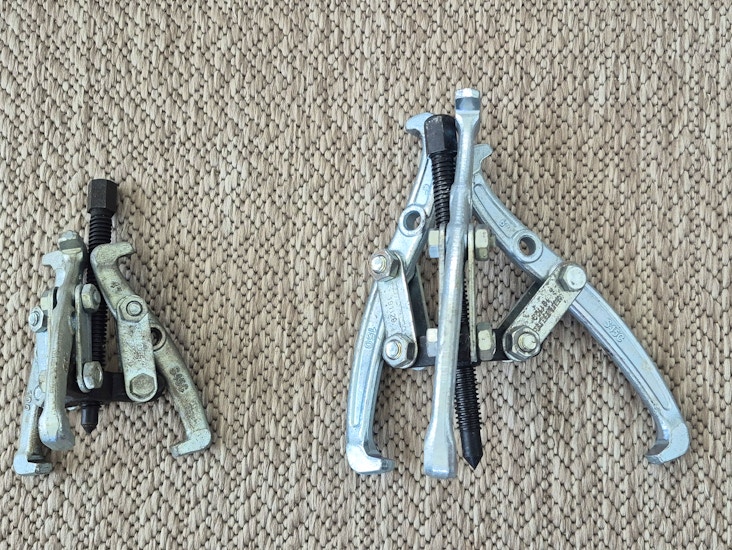 2 stk 3-armert avtrekkere