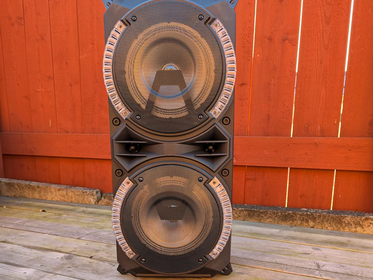 Högtalare och karaokestation med två mikrofoner