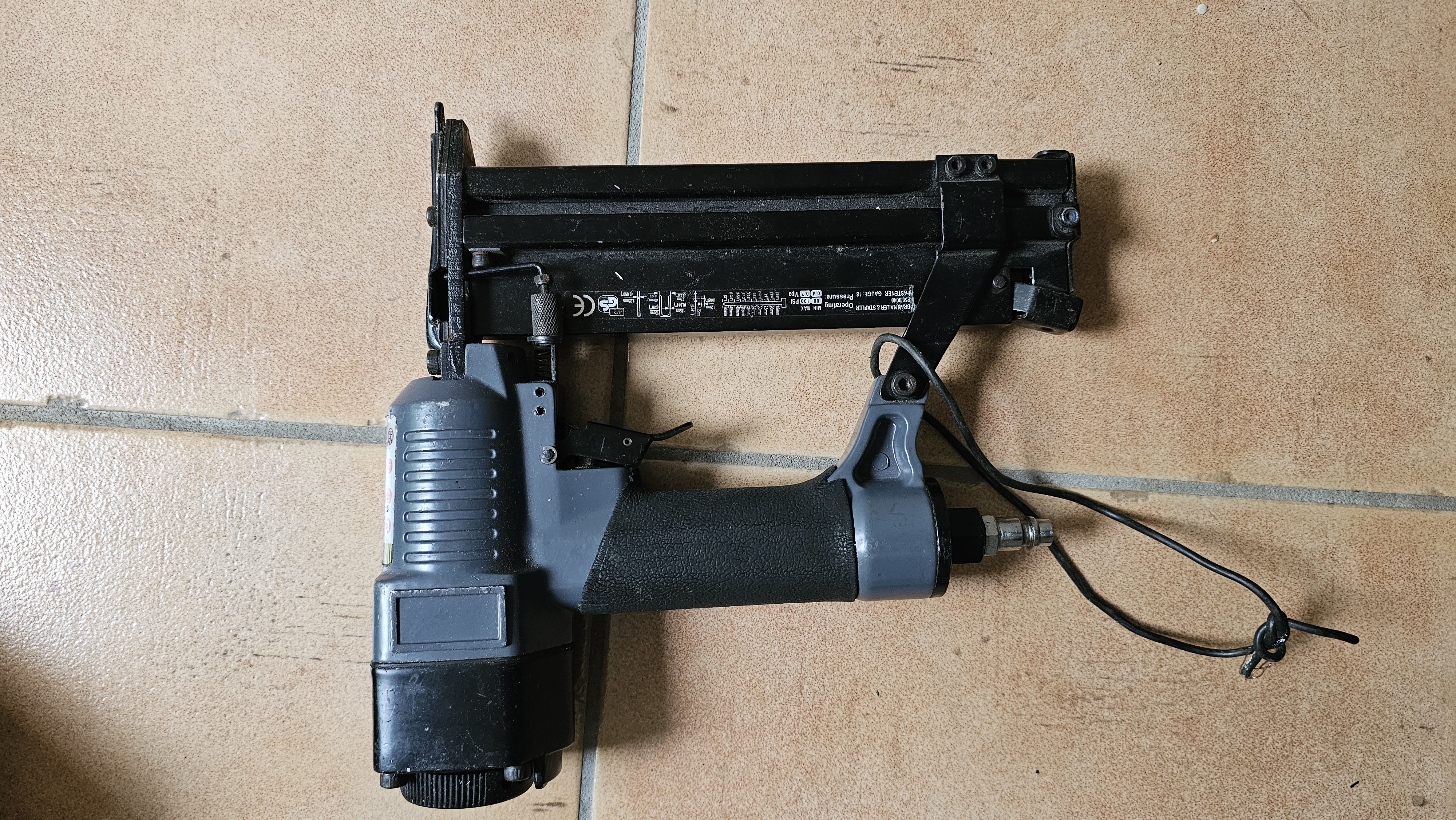 Tryckluft pistol klammer / dyckert