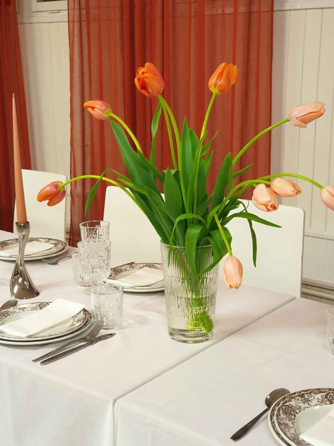 Porslin, glass och bestick