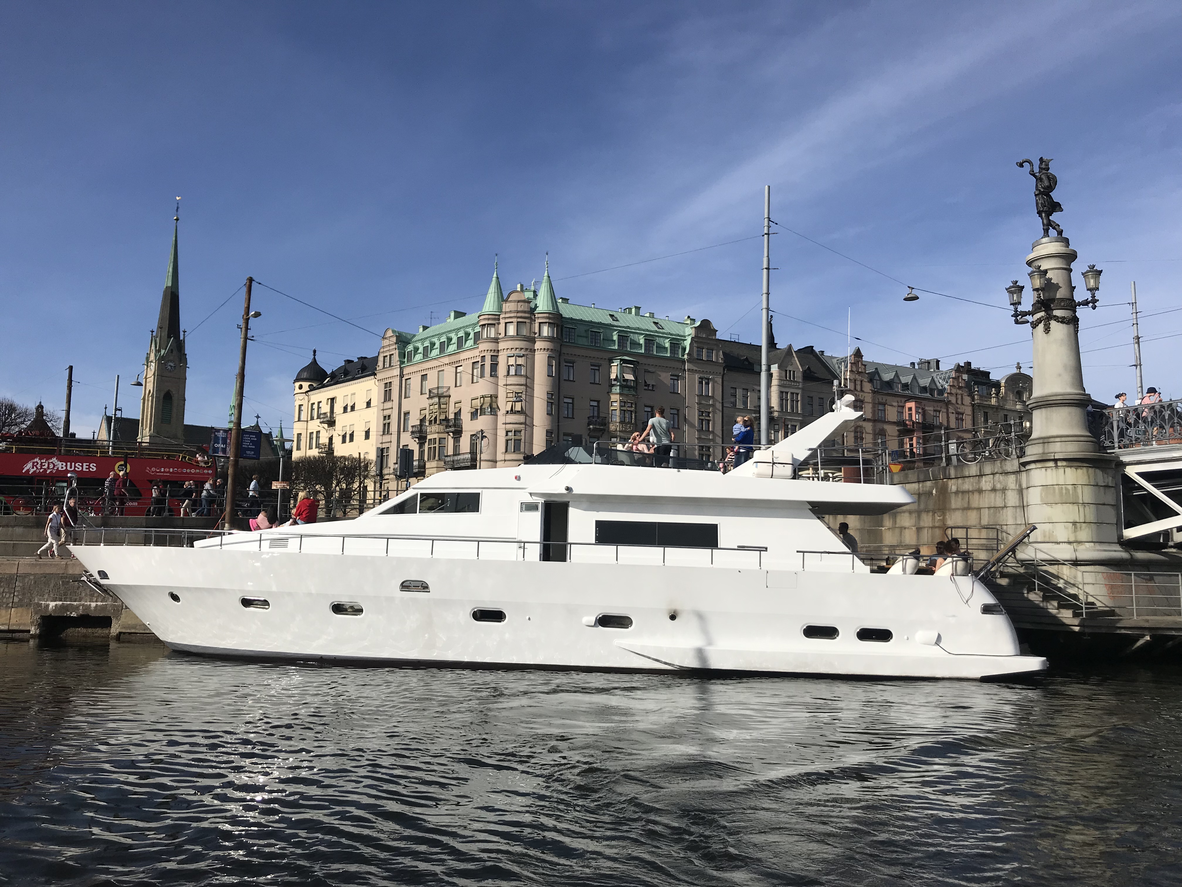 Lyxyacht för övernattning, möhippa, svennsexa eller annat event 