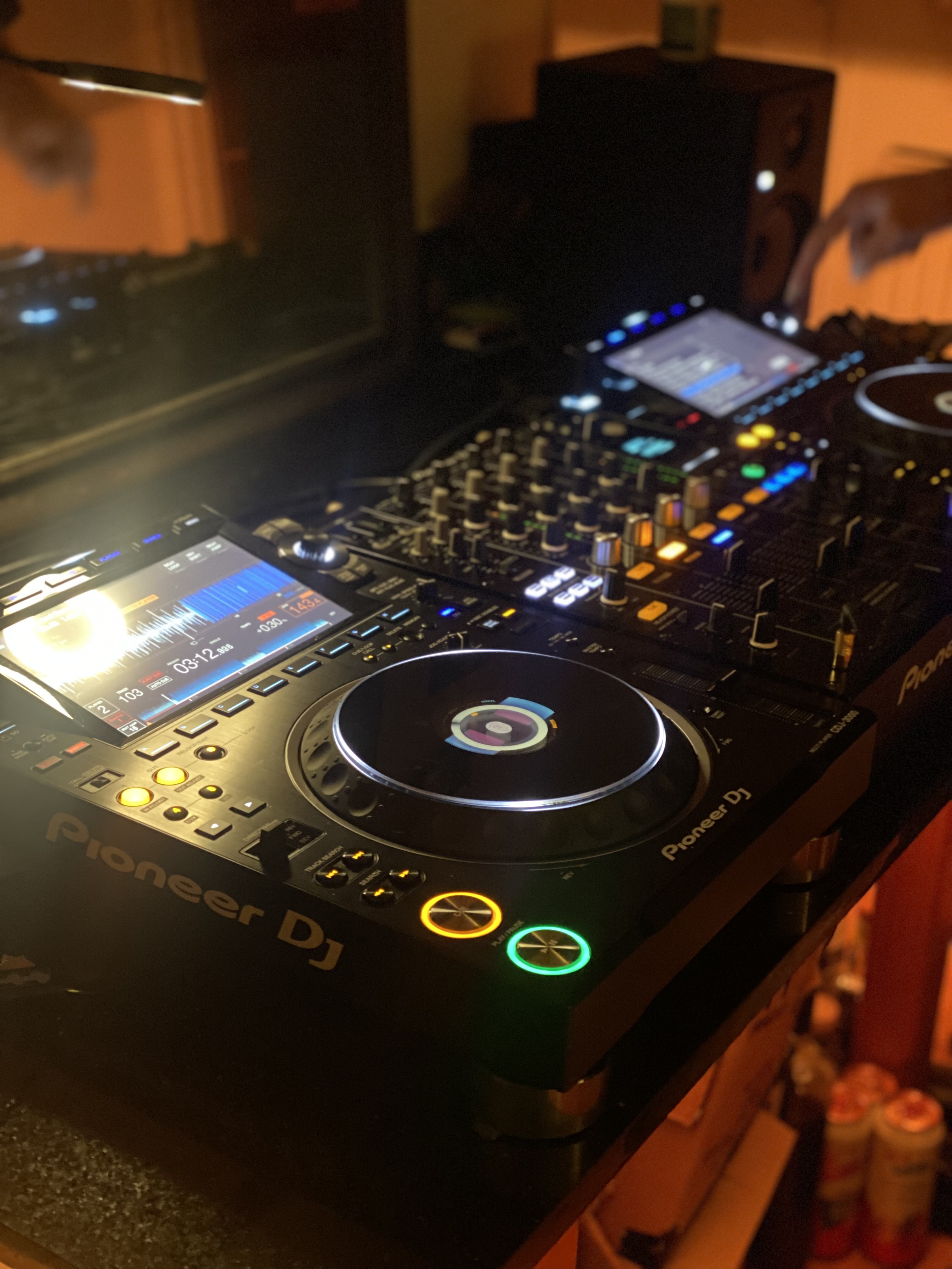 2x pioneer cdj 3000s with djm 900 nxs2 mixer and flight cases