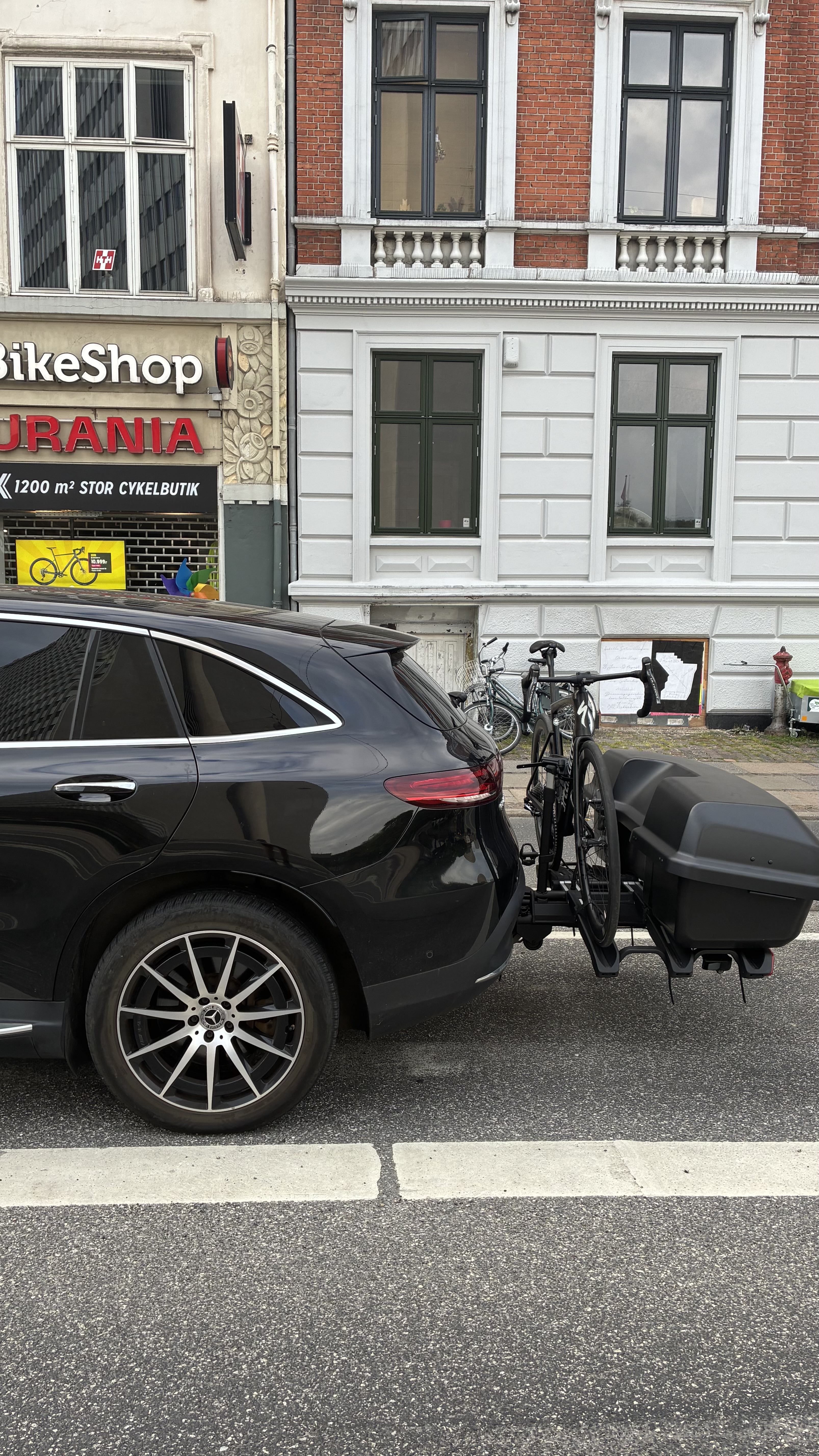 Thule combination of cargo box & bike carrier