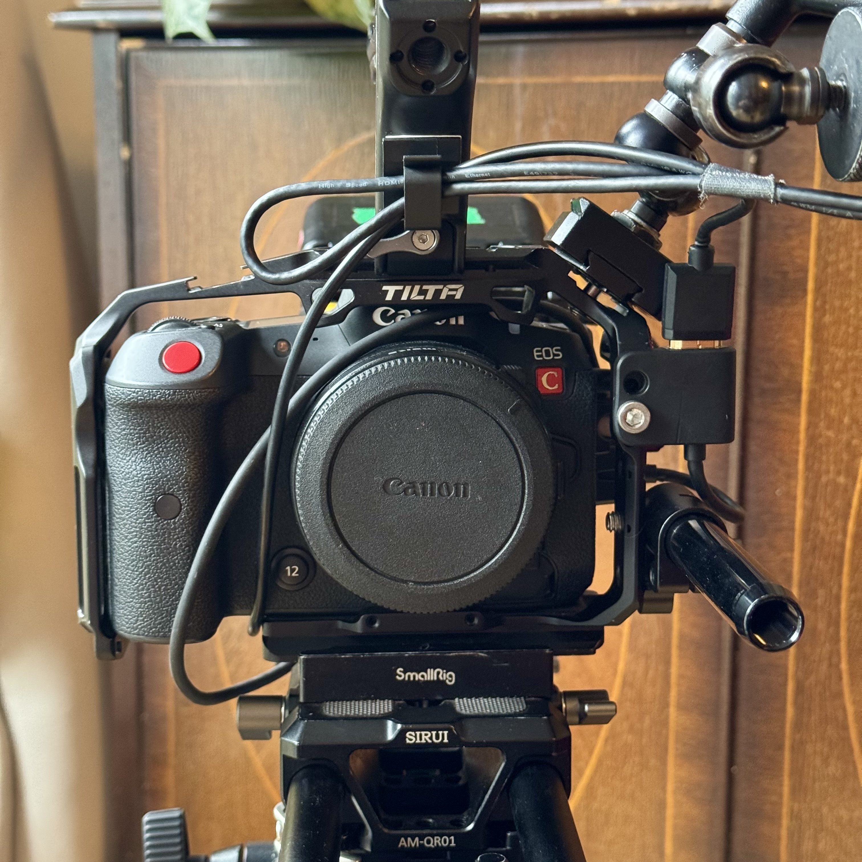 Canon r5c with v-lock & tascam 