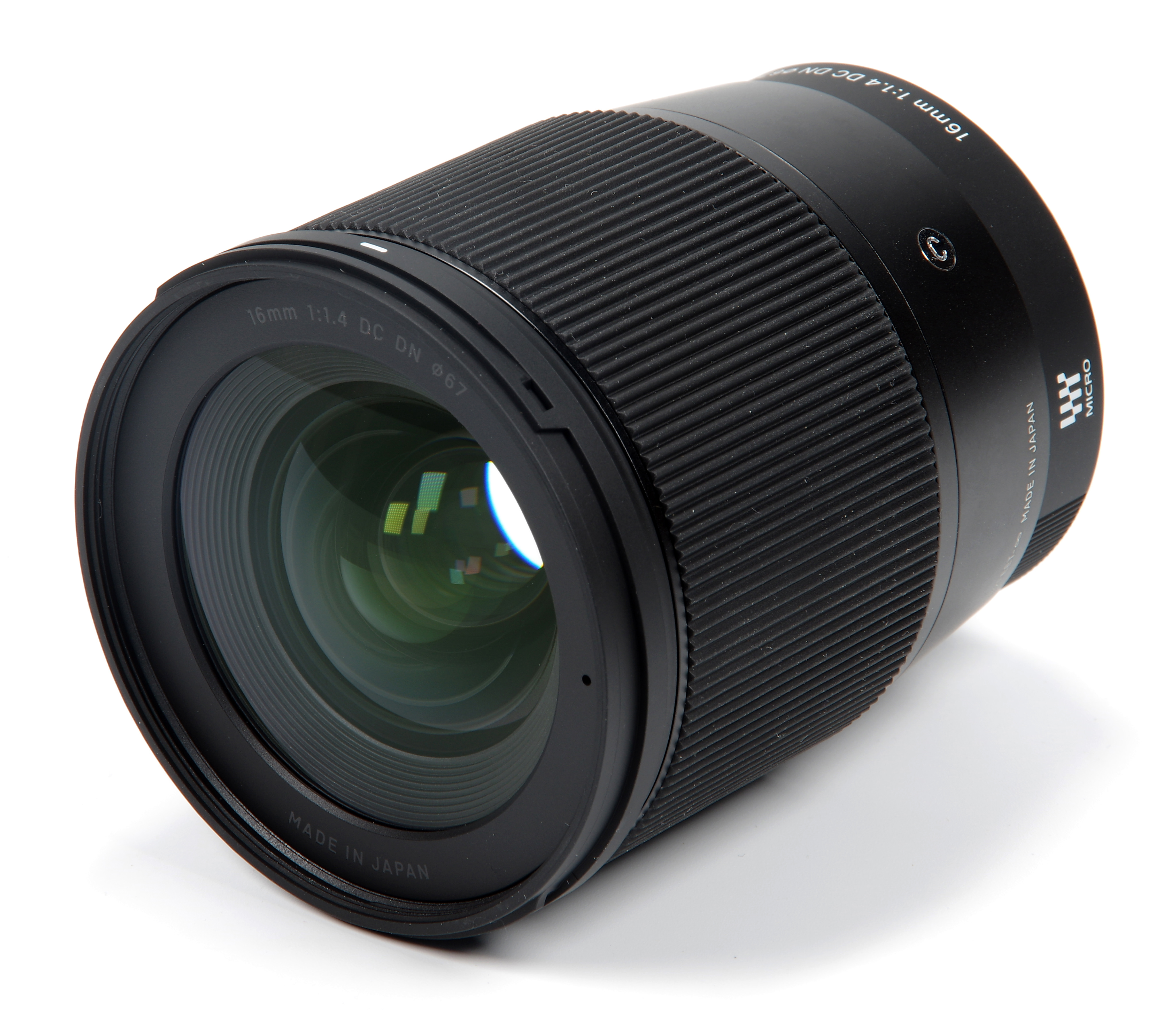 16mm f1.4 dc dn | contemporary