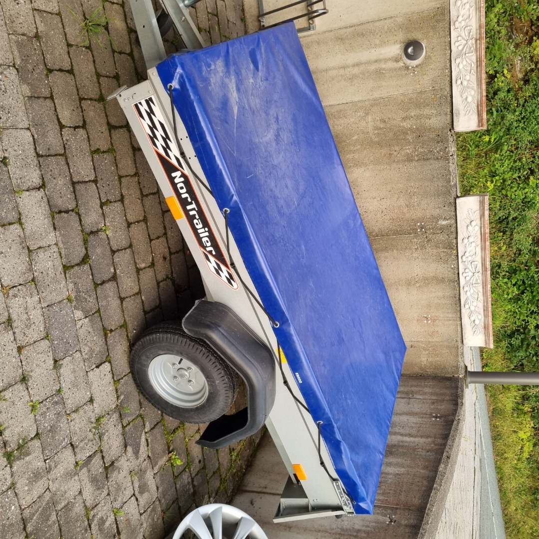 Åpen tilhenger med presenning opptill 750 kg