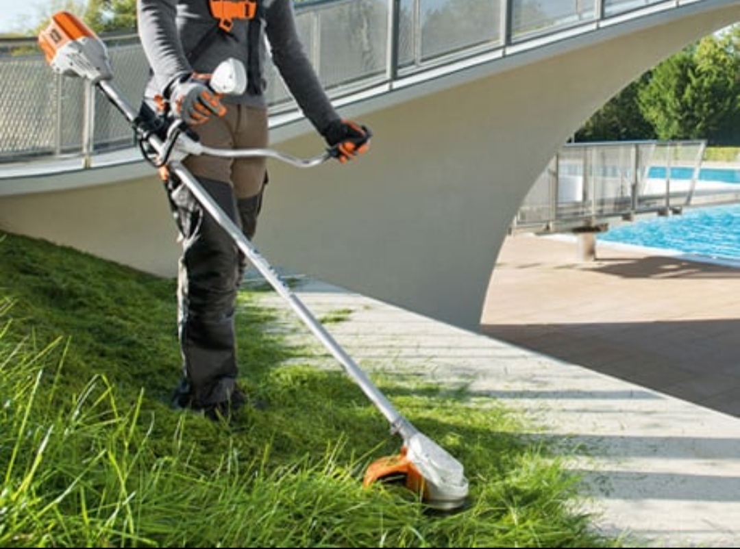 Kraftig stihl batteridrevet kantklipper - gresstrimmer 