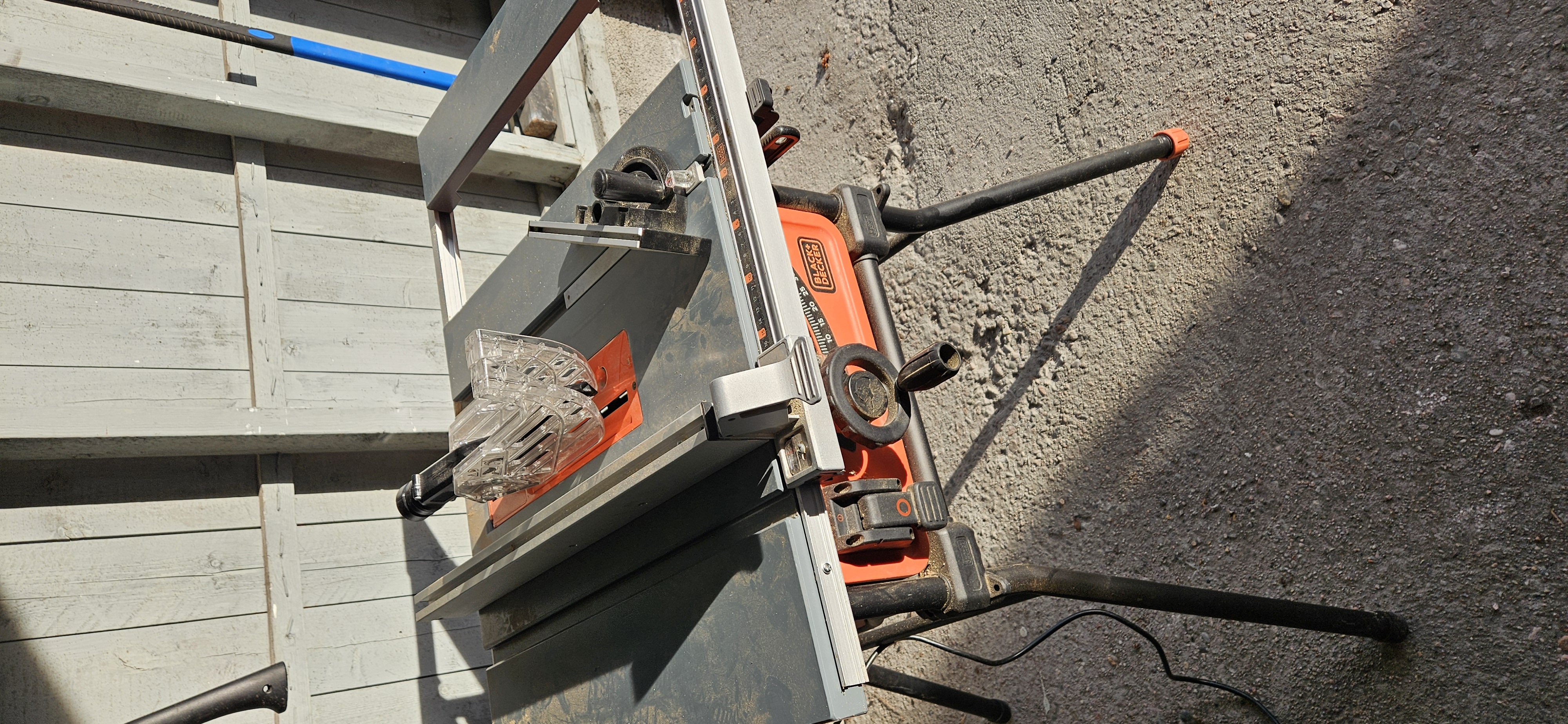 Black+decker bes720 bordsag med stativ