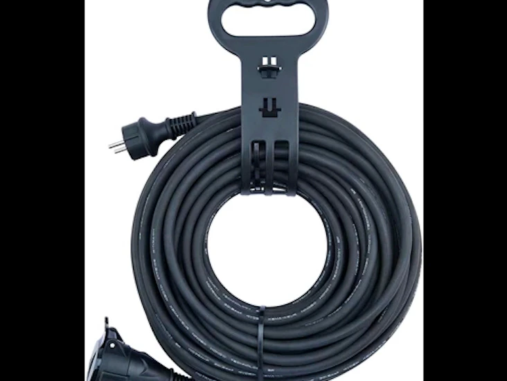 Kraftig jordad förlängningskabel på 25 meter.