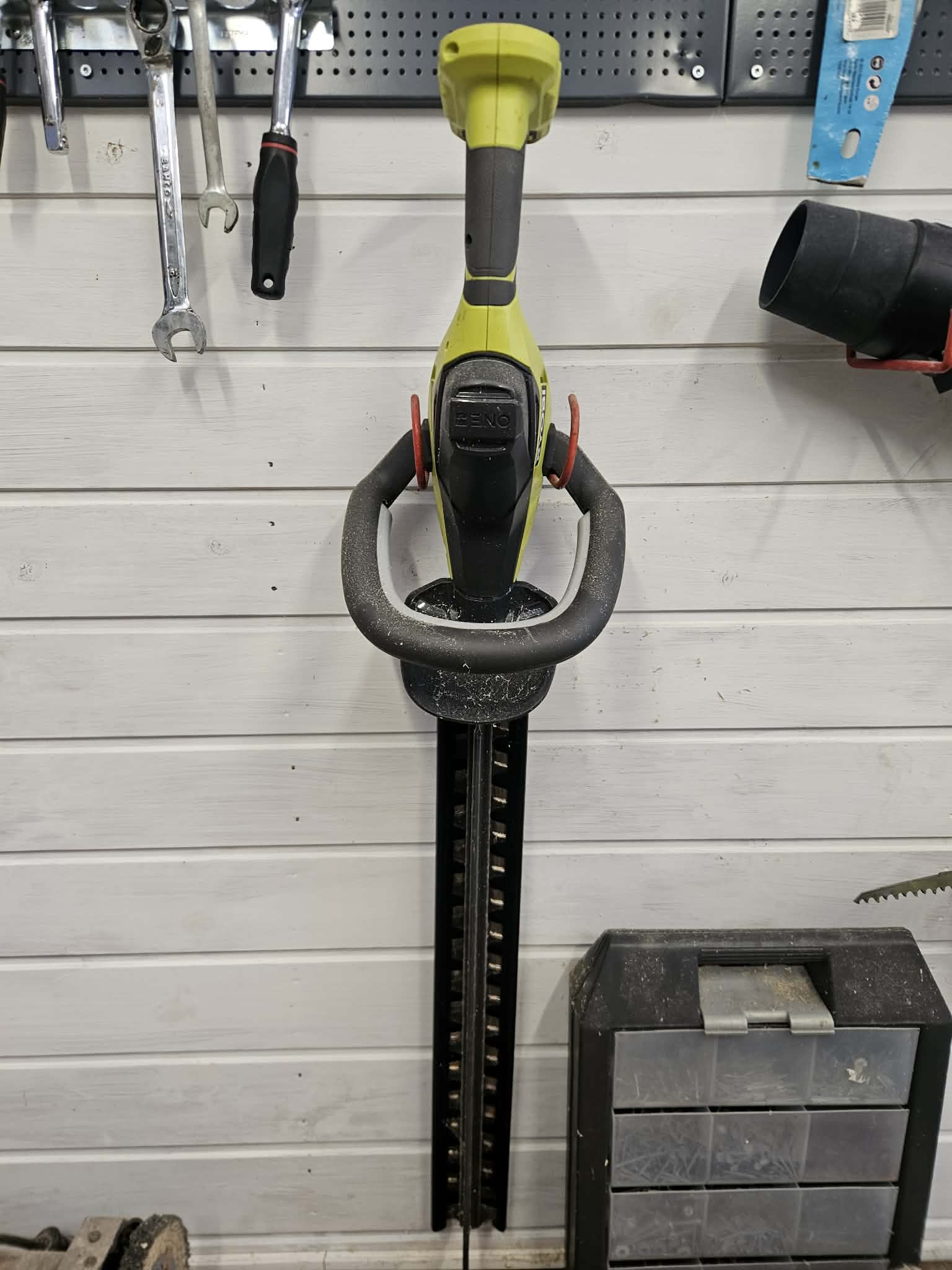 Häcksax – ryobi one+ (sladdlös & kraftfull)