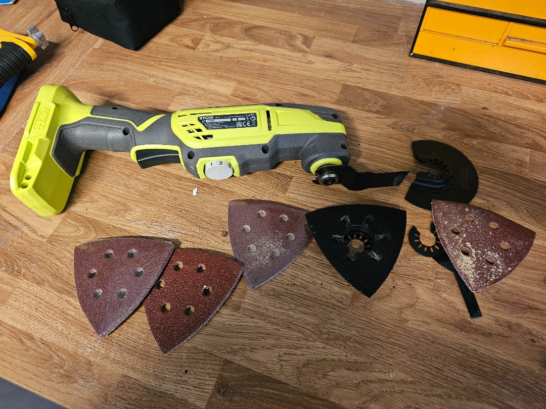 Batteridrevet feinsag/multikutter ryobi