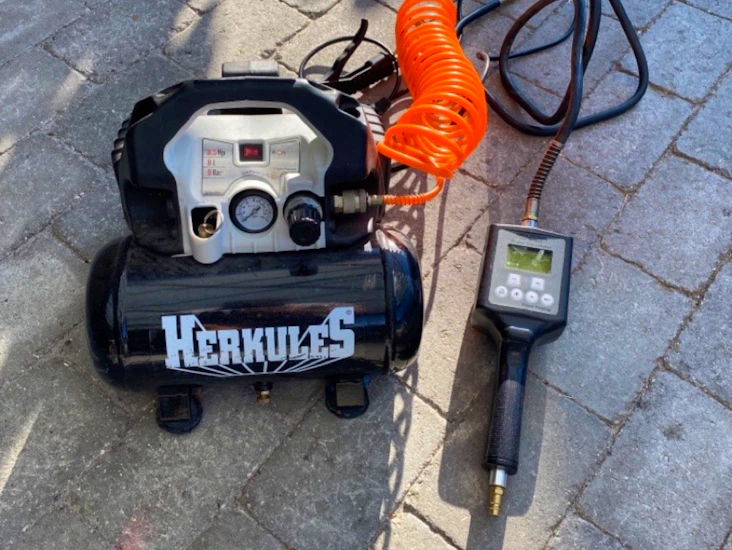 Kompressor och automatisk däckpump