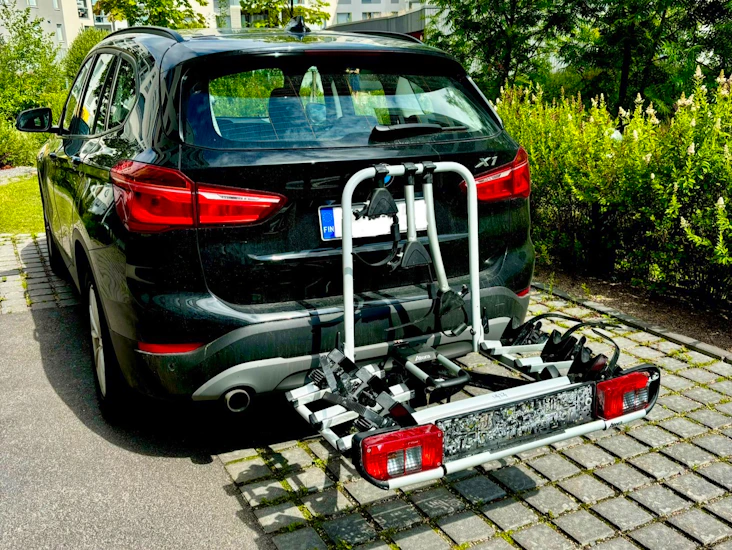 Kolmen polkupyörän teline 60 kg kantavuudella ja lukituksella