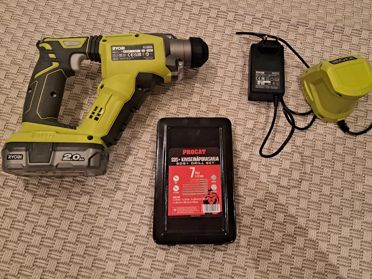 Ryobi akkuporavasara + kiviterät