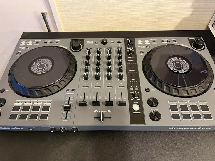 Pioneer ddj-flx6-gt 4-channel controller in hardcase