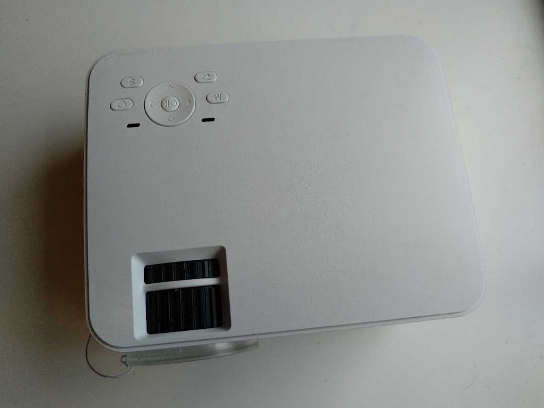 Projector 40" - 120"