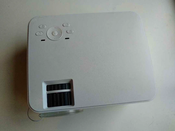 Projector 40" - 120"