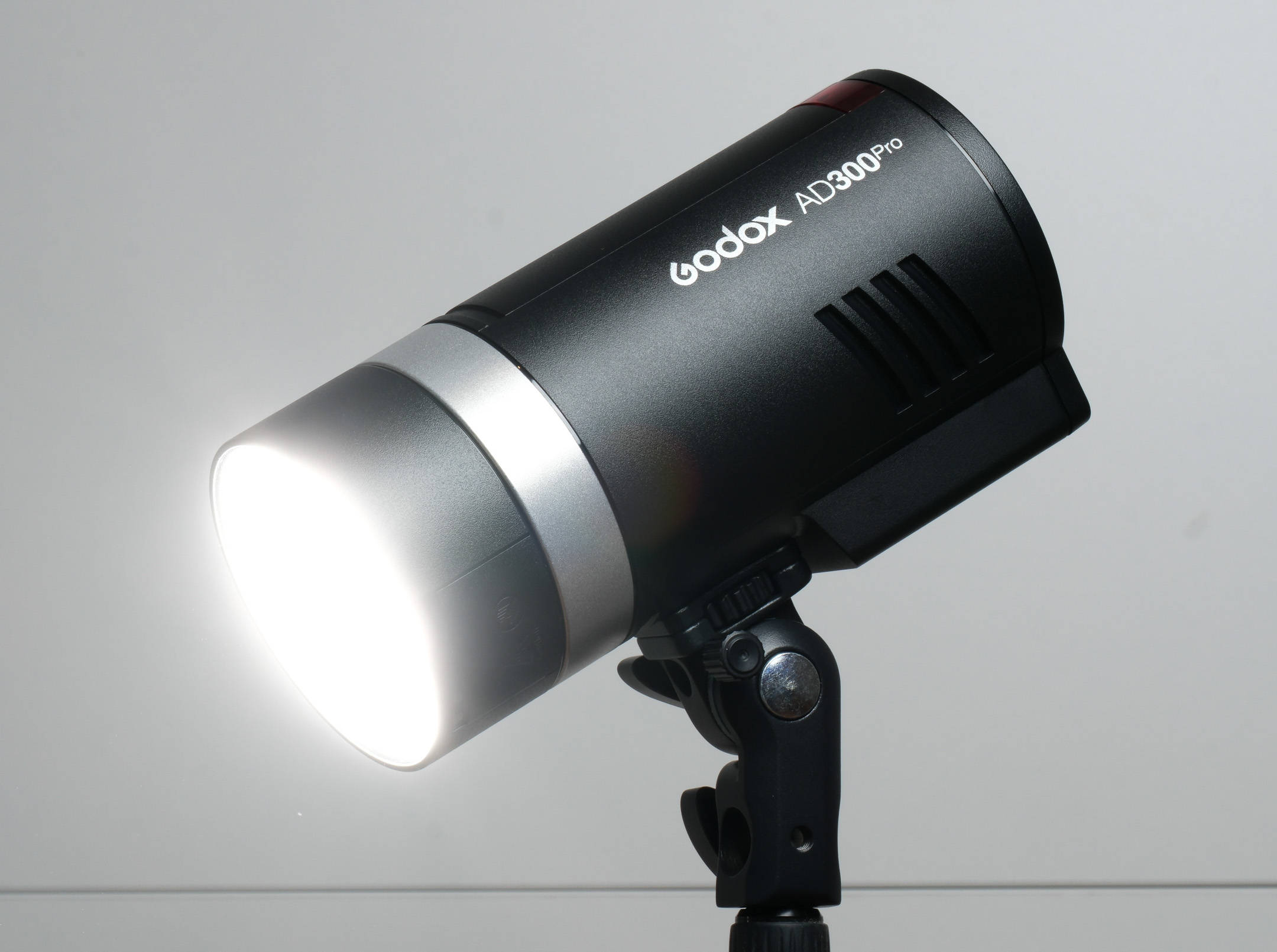Godox ad 300 pro + light stand + trigger for sony, canon or fujifilm