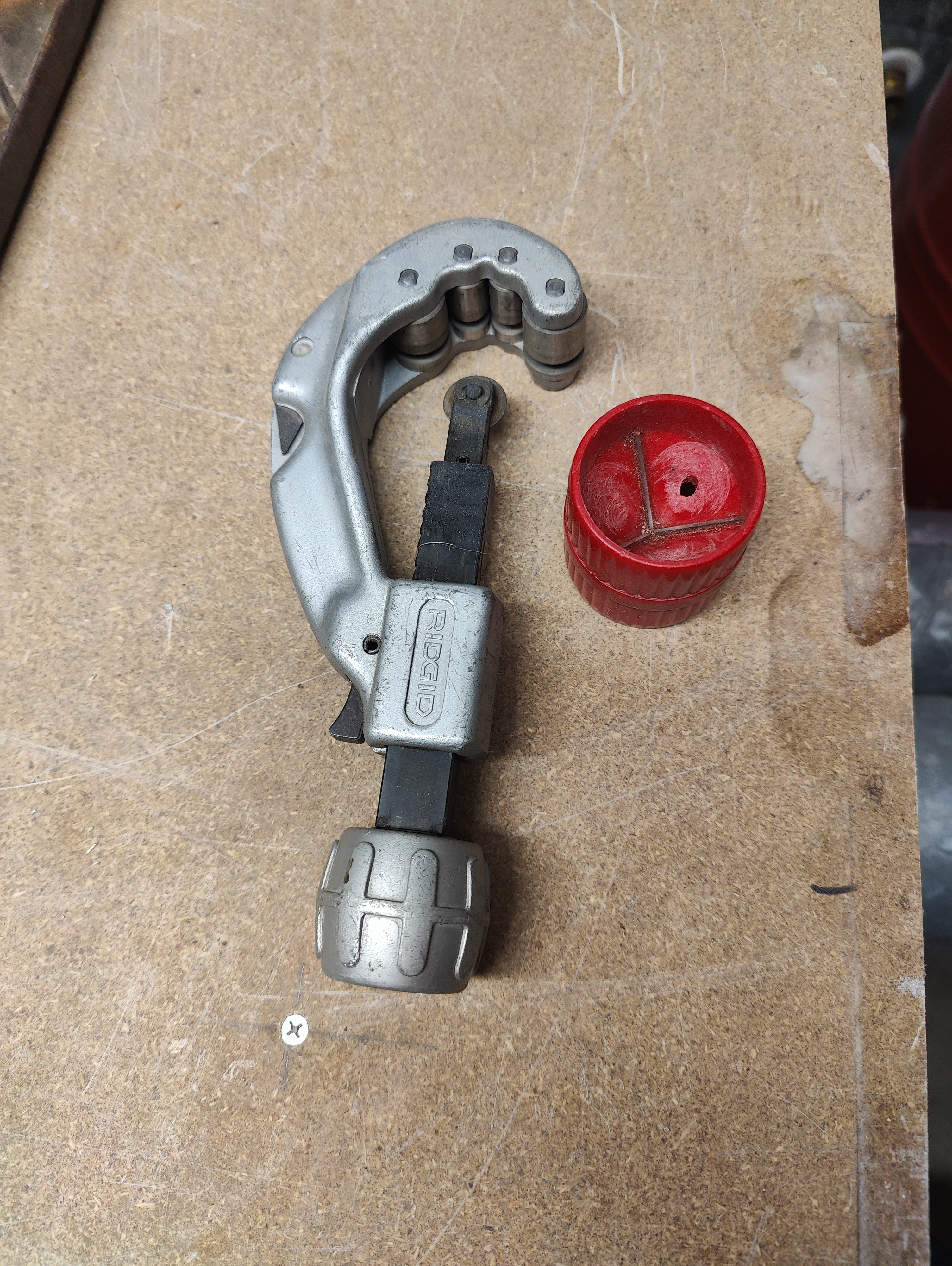 Rörkap med avgradare