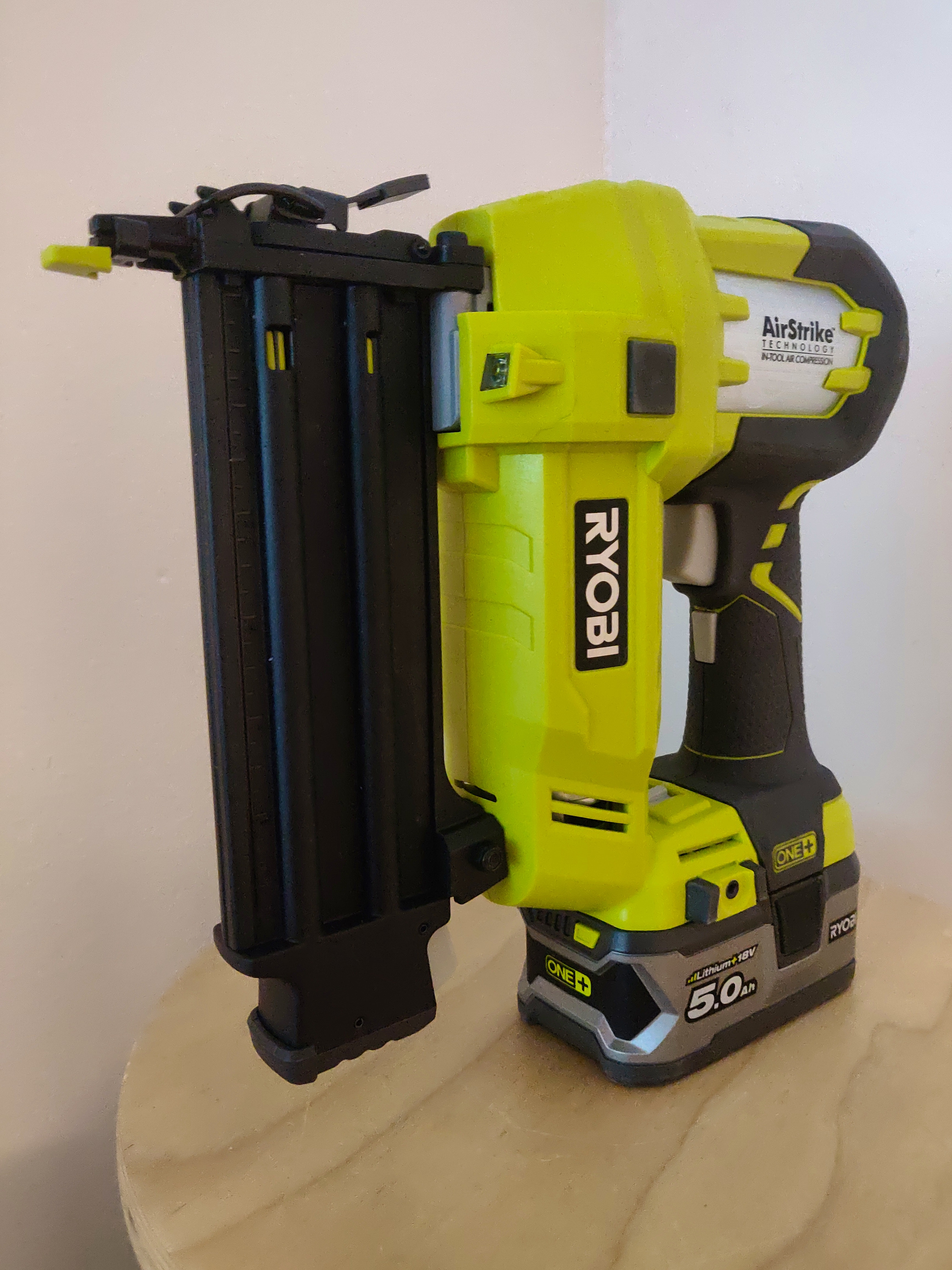 Vuokraa Ryobi viimeistelynaulain käyttäjältä Olli Jukka Johannes H