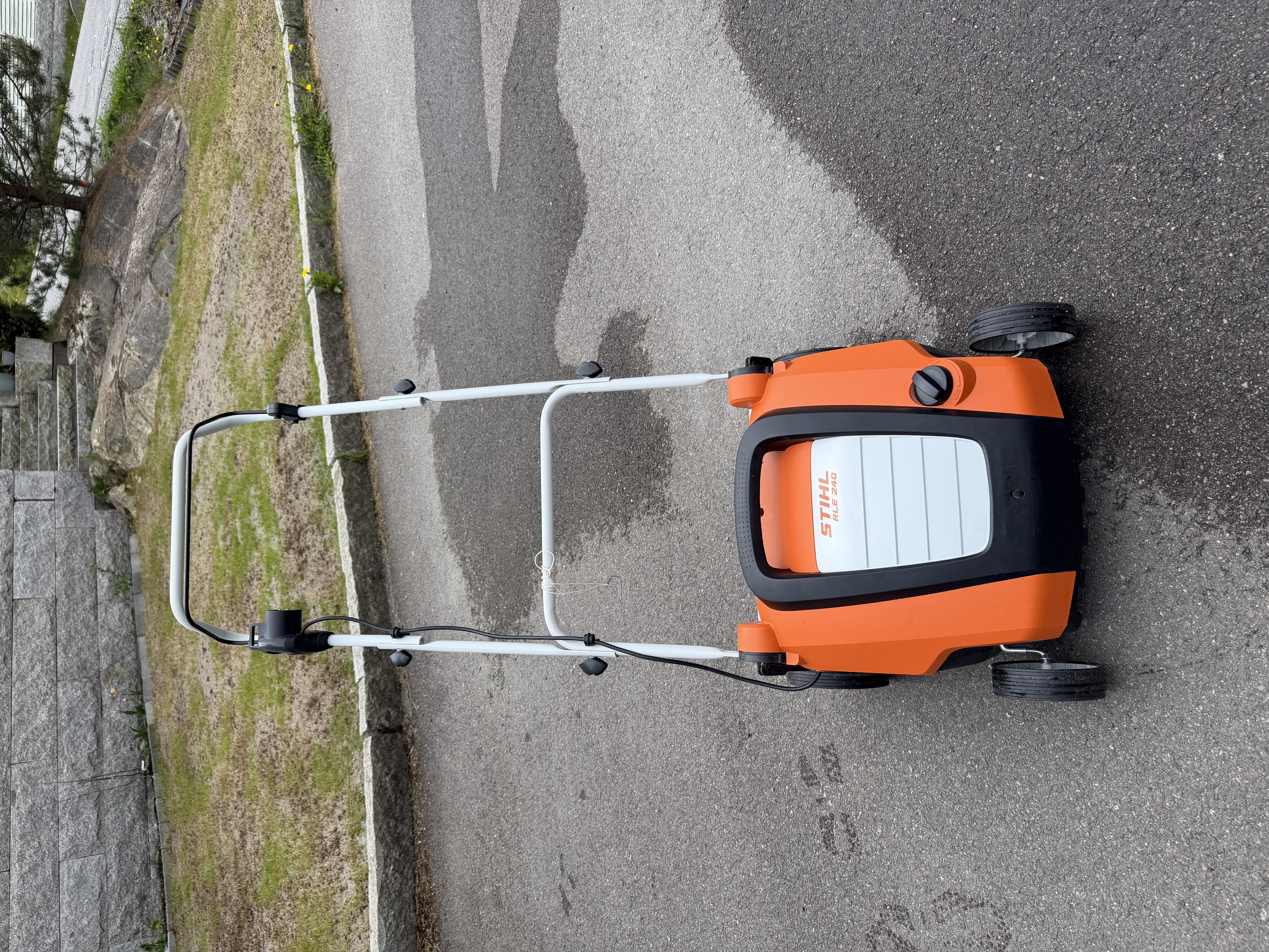 Elektrisk plenlufter / vertikalskjærer