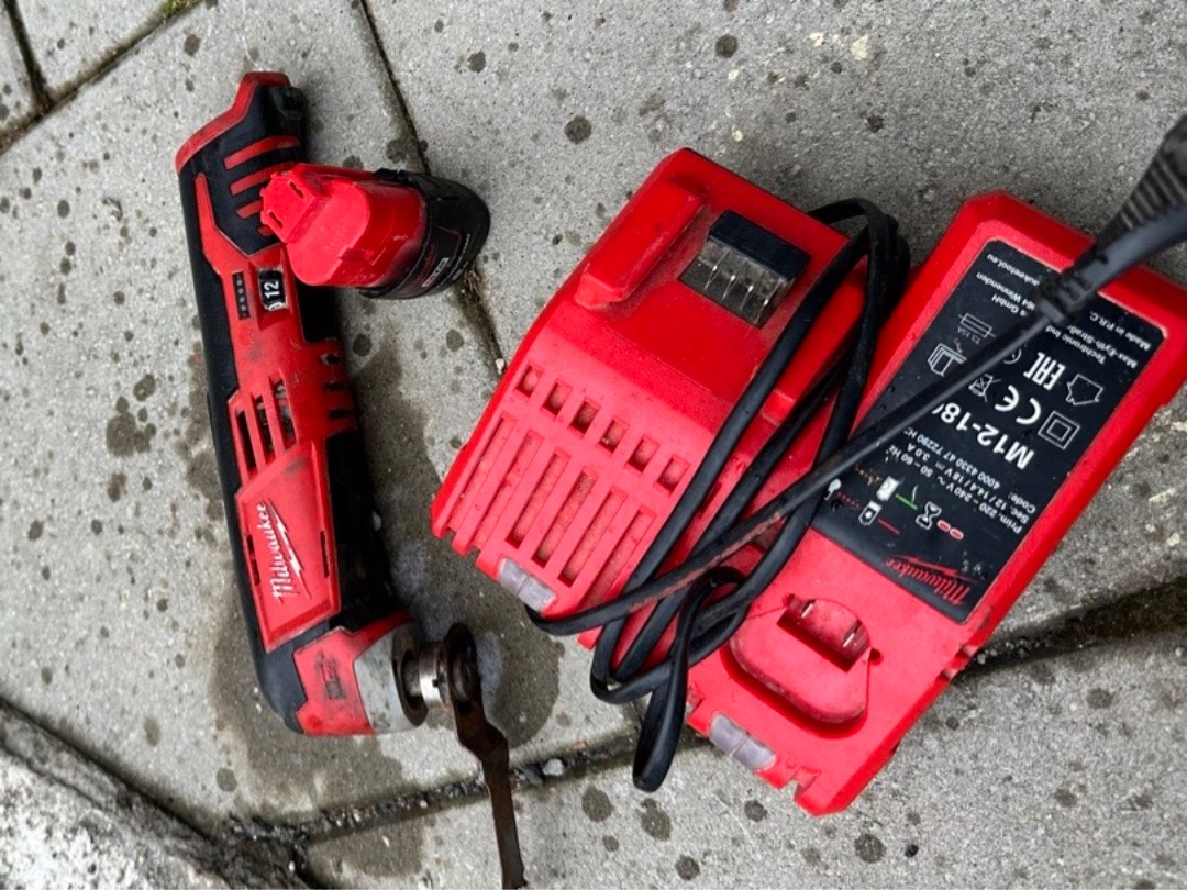 Milwaukee m12 