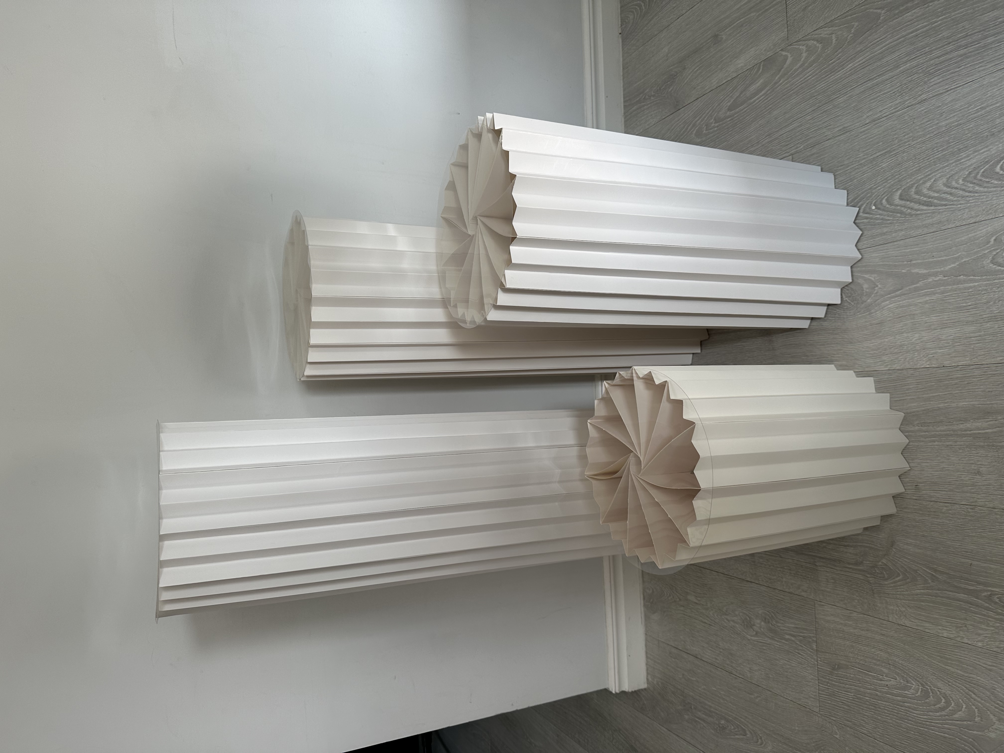 Tårtbord, pidestaler, bakgrund, bröllopsbord, fatbord, bord