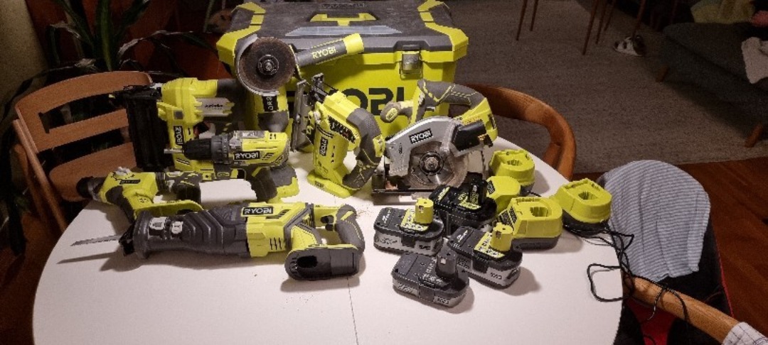 Ryobi one+ batteridrevet verktøysett