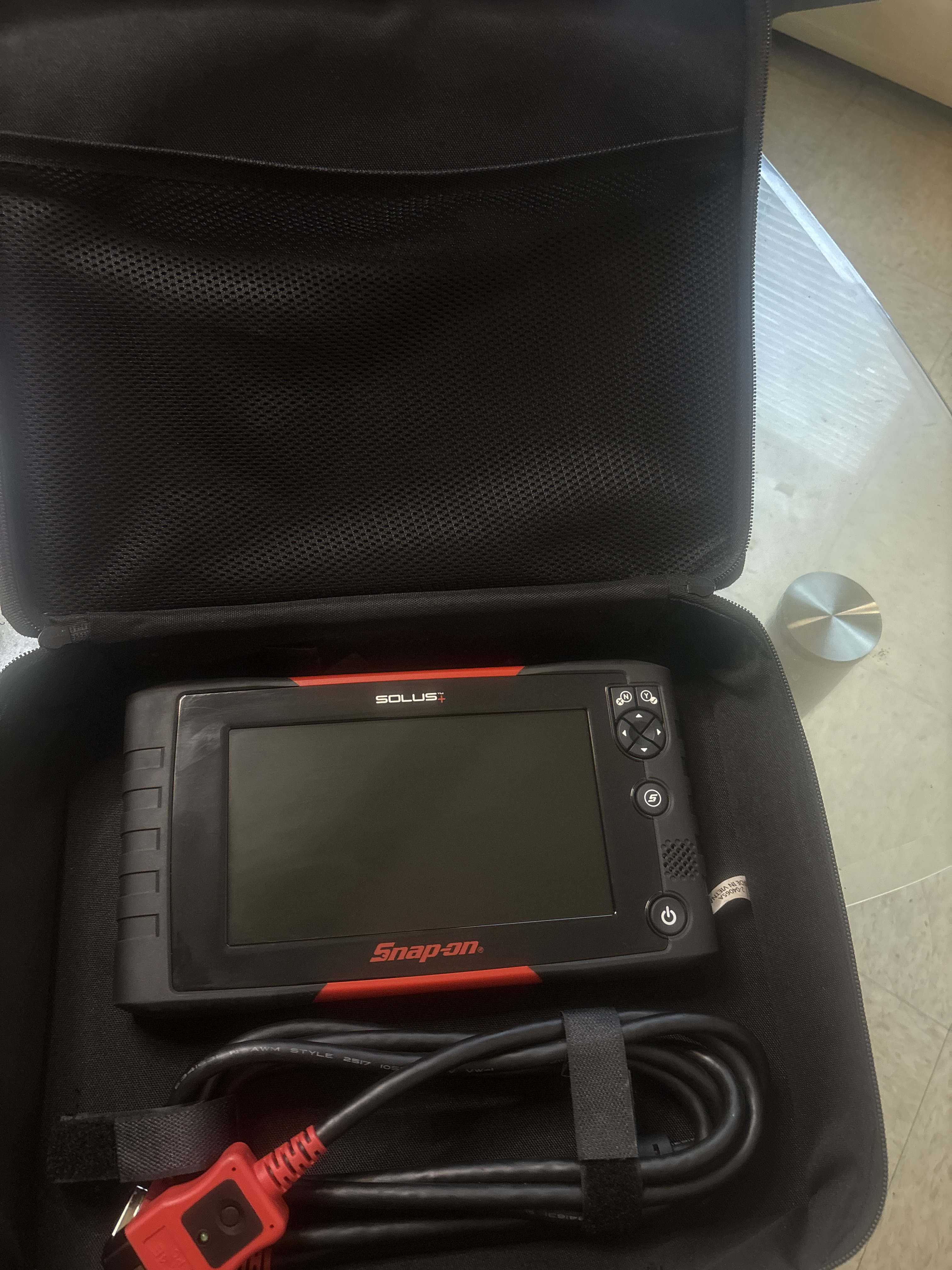 Snap-on solus + professional bi-directional automotive scan tool