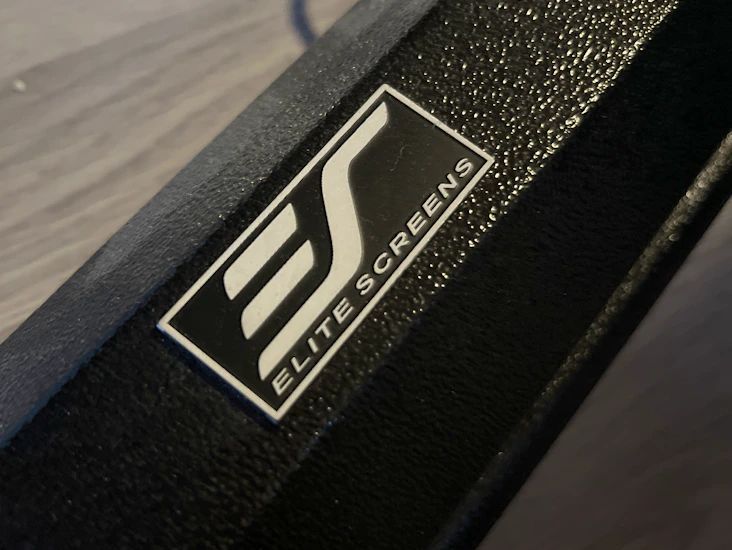 Elite screens 100" lerret
