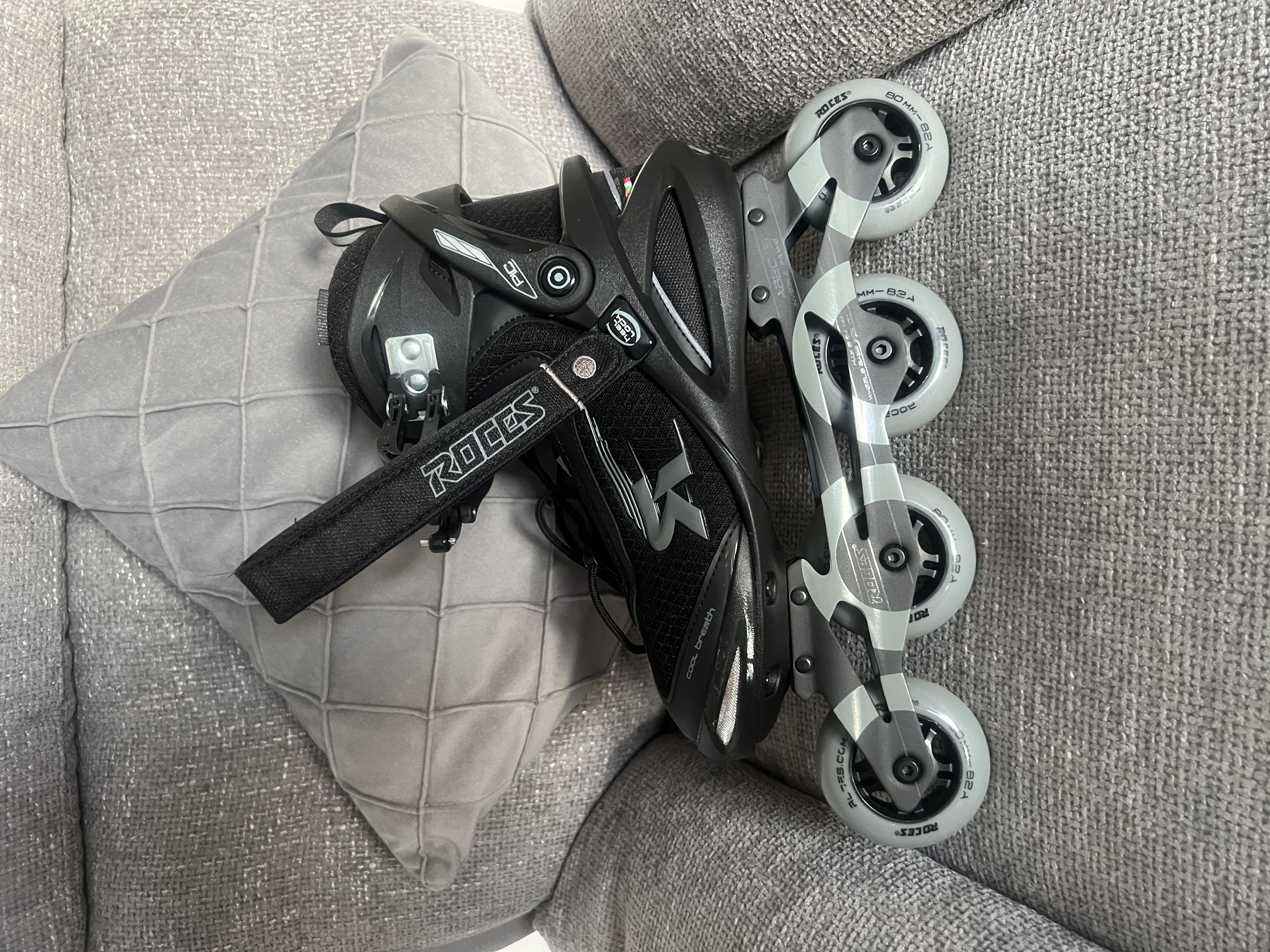 Blade roller skates 