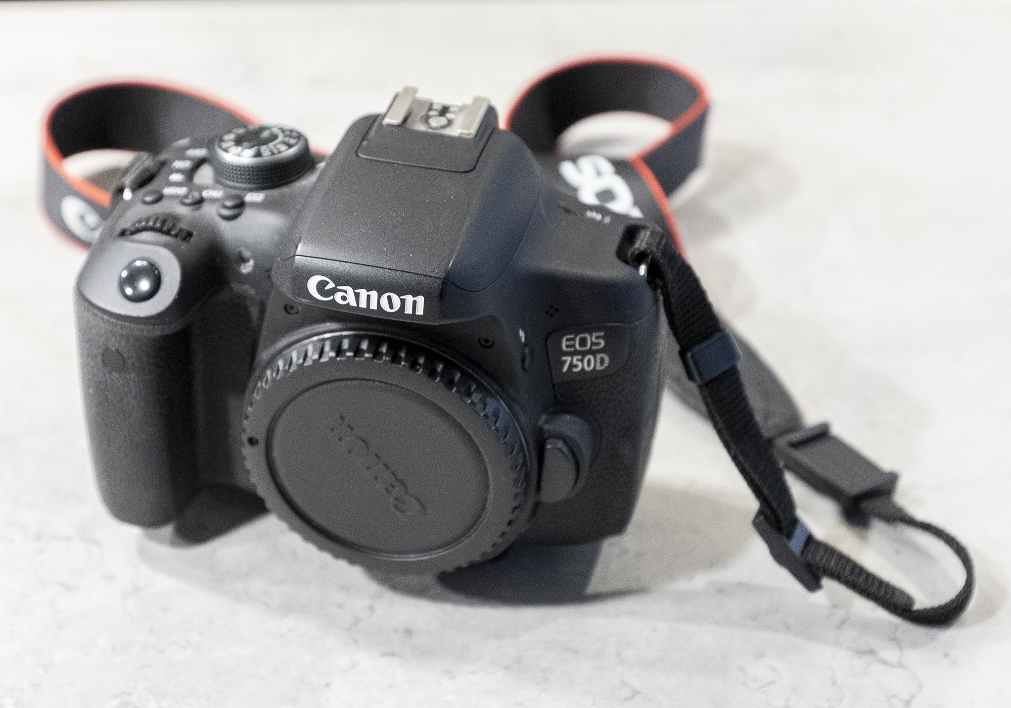 Canon eos 750d -järjestelmäkamera