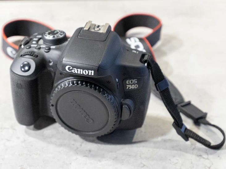 Canon eos 750d -järjestelmäkamera