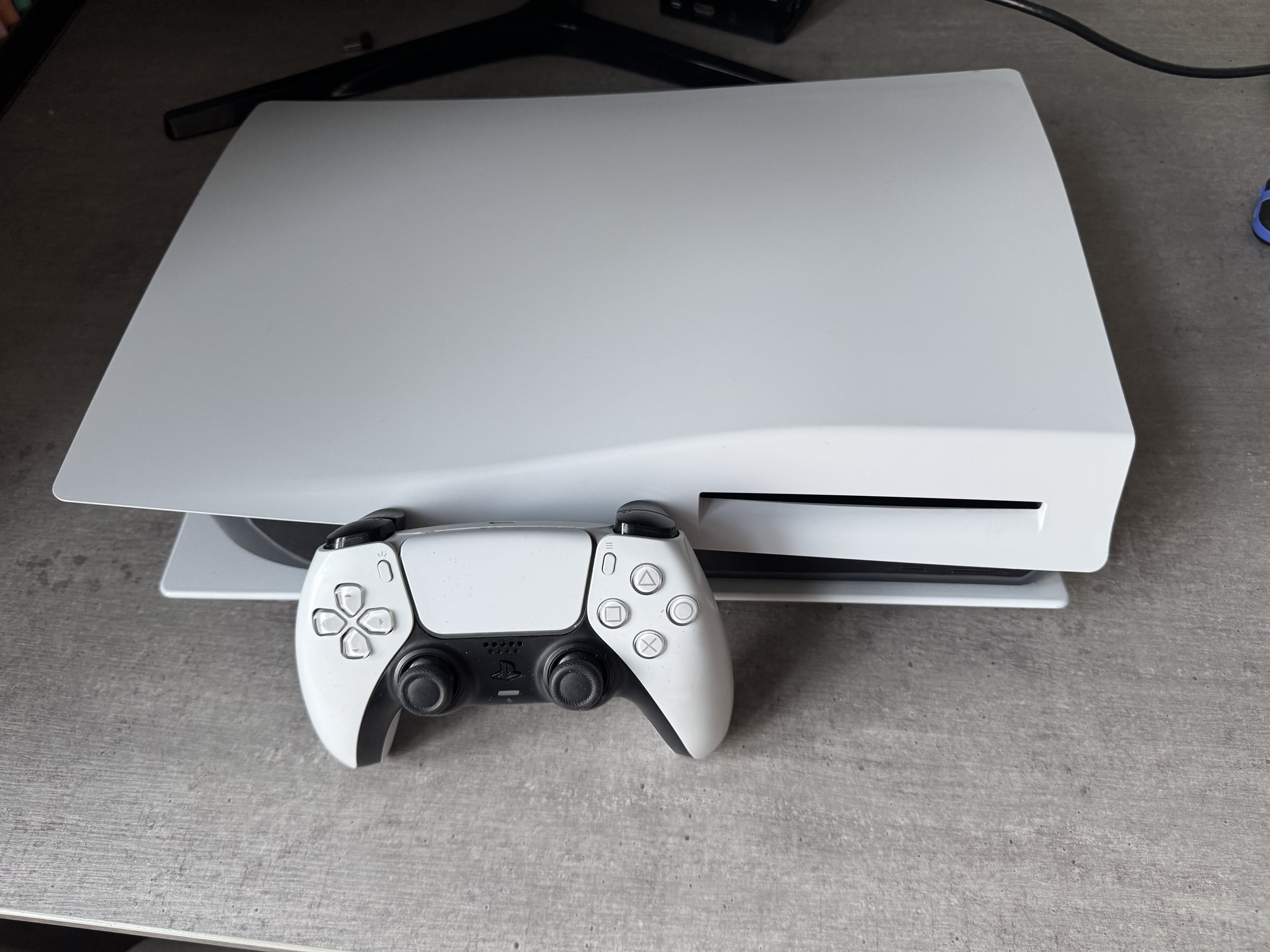 Ps5 disc edition - med over 700+ spill!