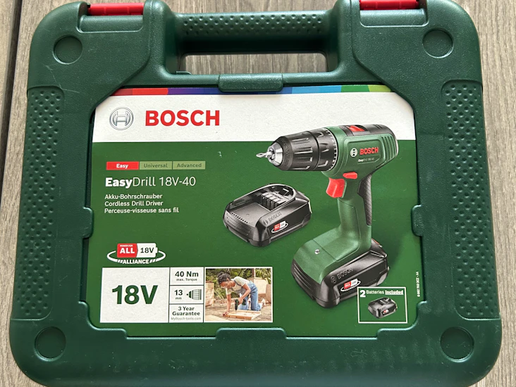 Bosch easydrill 18v batteridriven m. bitset