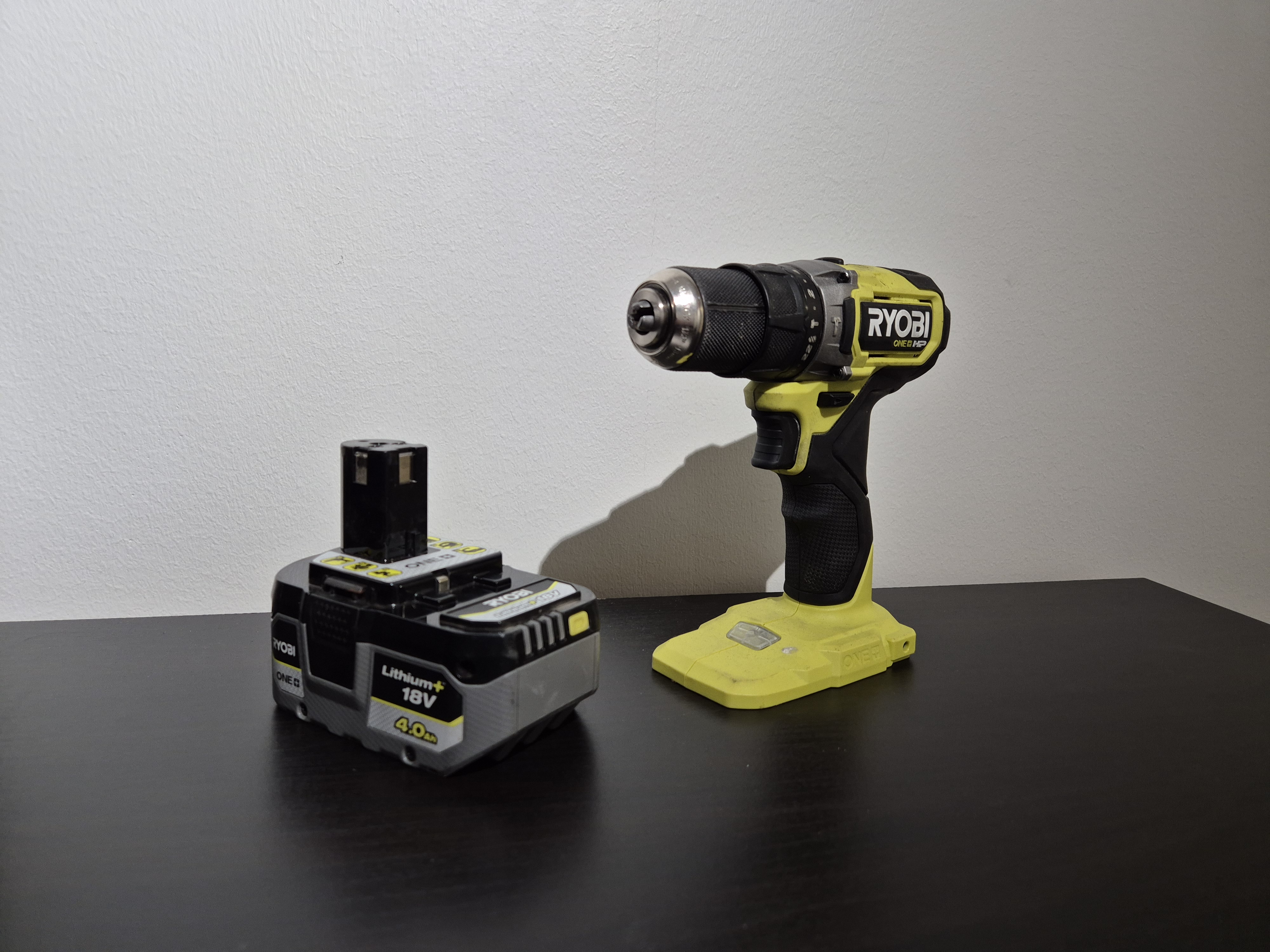 Ryobi iskuporakone/ruuvinväännin