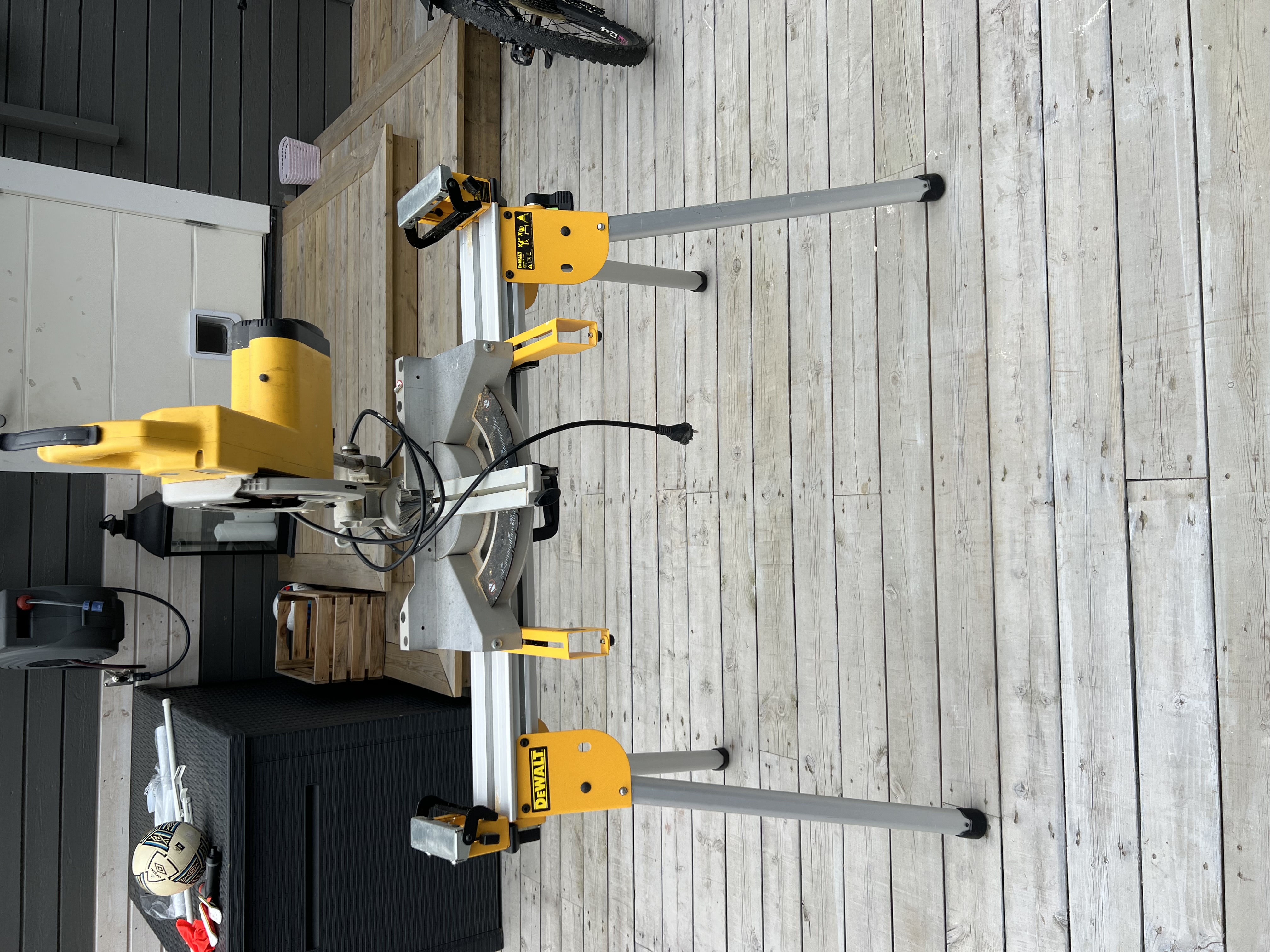 Dewalt kapp og gjærsag med stativ