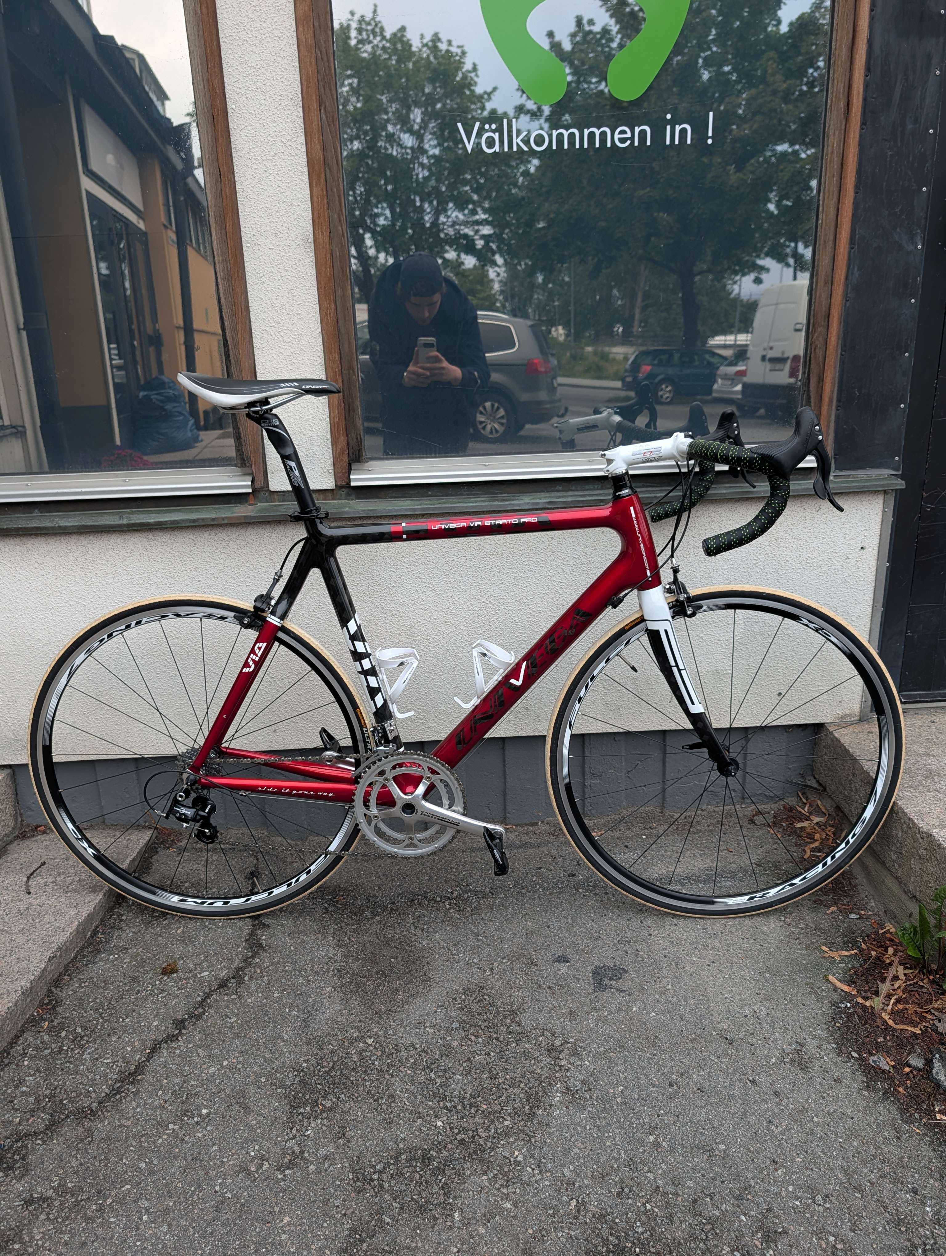 Snabb kolfiberracer – univega via strato pro