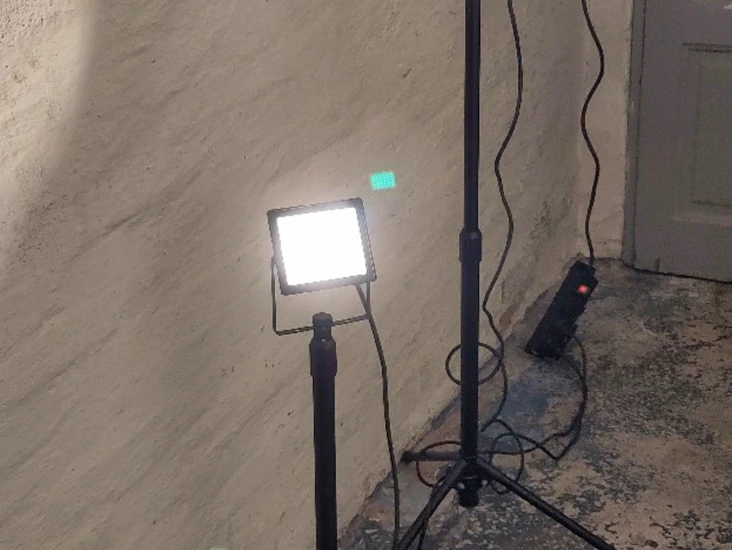 Bygglampor på stativ