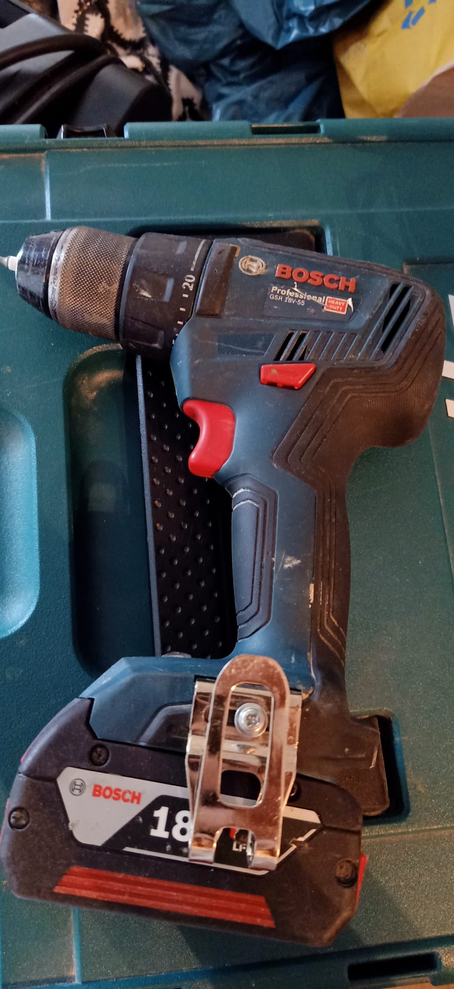 Borrskurvdragare bosch professional batteri  bits finns