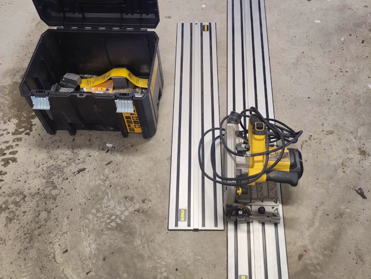 Dewalt upotussaha ja kiskot