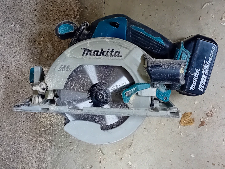 Makita käsisirkkeli