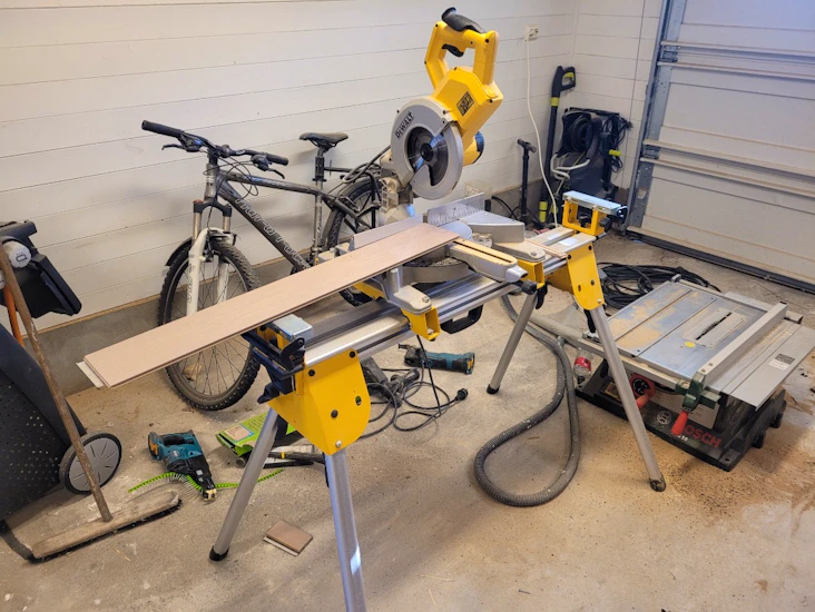 Dewalt kapp- og gjærsag m/stativ