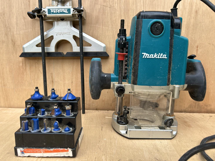 Makita rp1801 1/2” plunge router + bit set