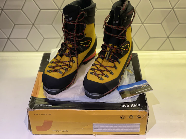 New top of the line mountaineering boots for snow conditions. size: 11 1/2