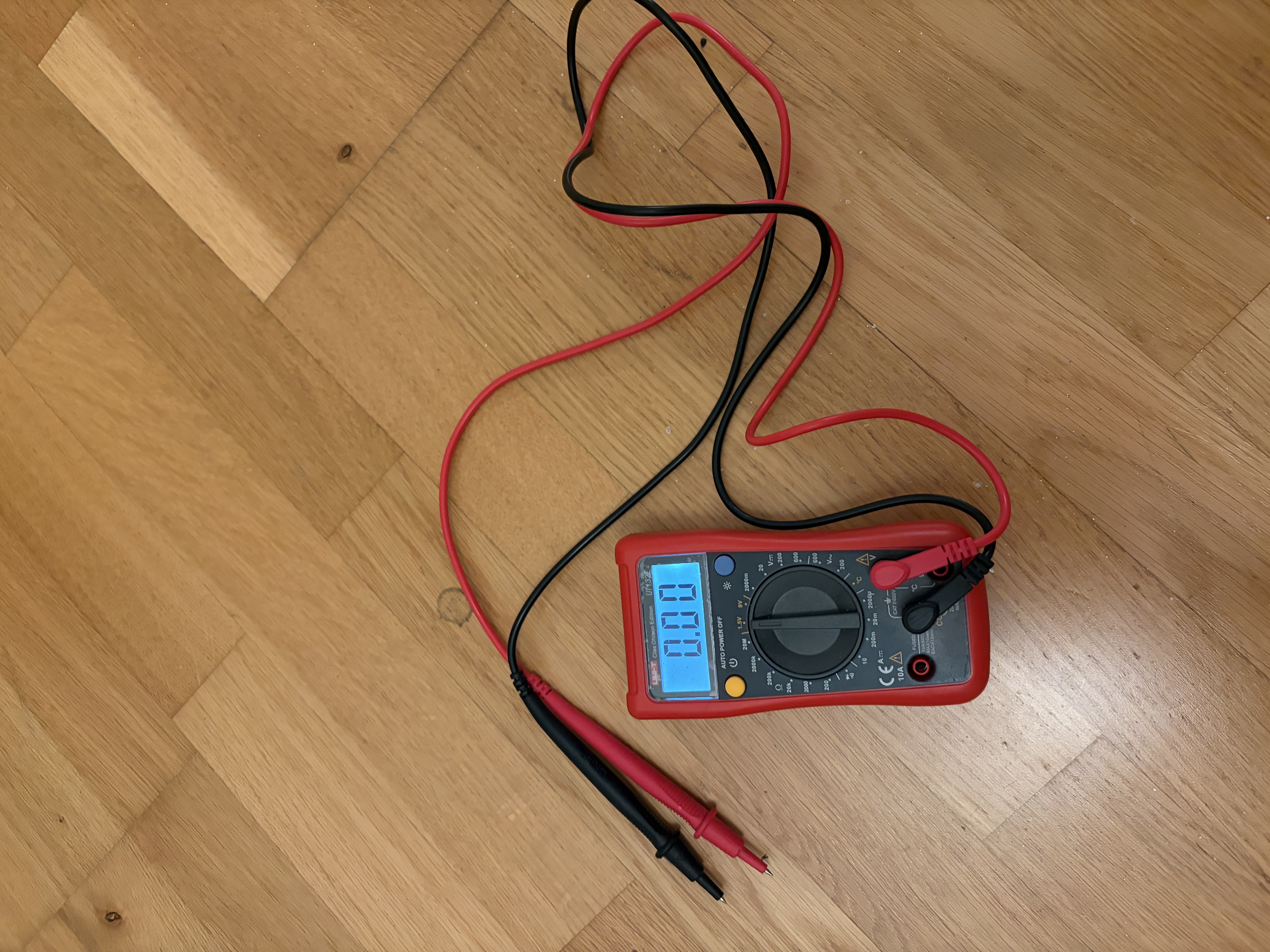 Uni-t ut132e digital multimeter / voltmeter