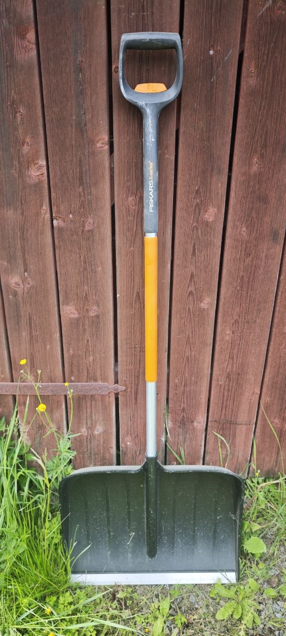 Snöskyffel fiskars