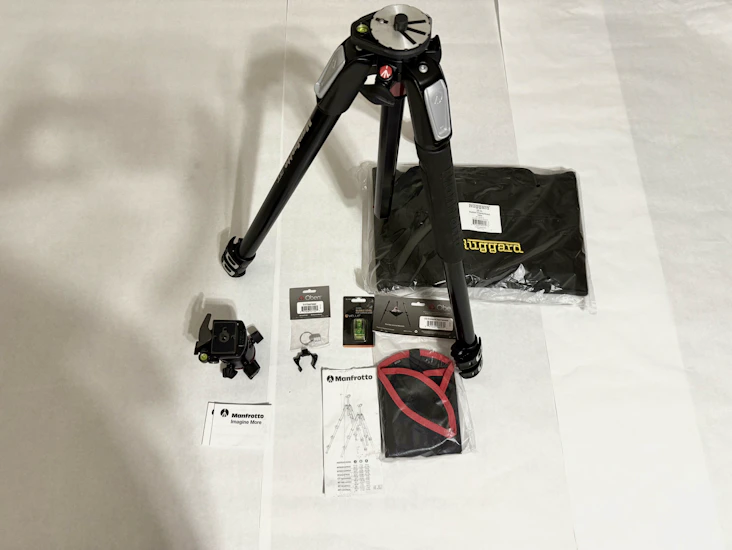 Manfrotto mt055xpro3 tripod + xpro ball head with quick release plate