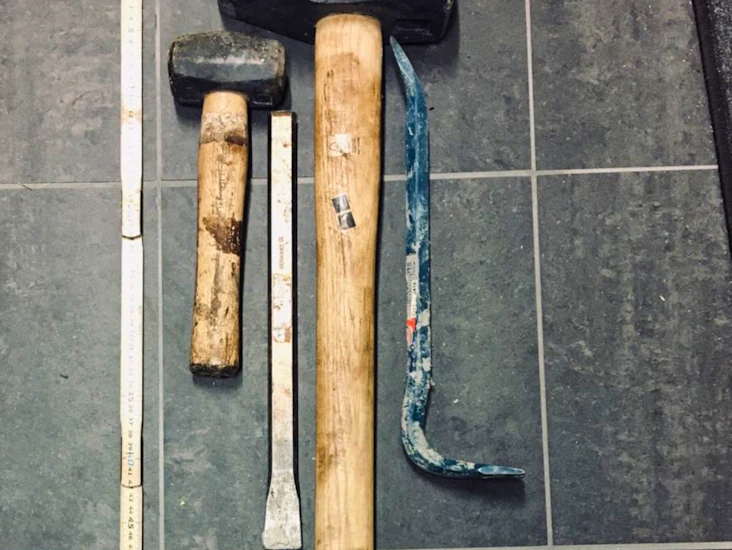 Släggor, brytjärn, mejsel