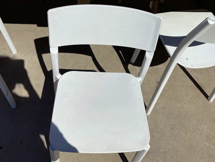 Stapelbara stolar vita
